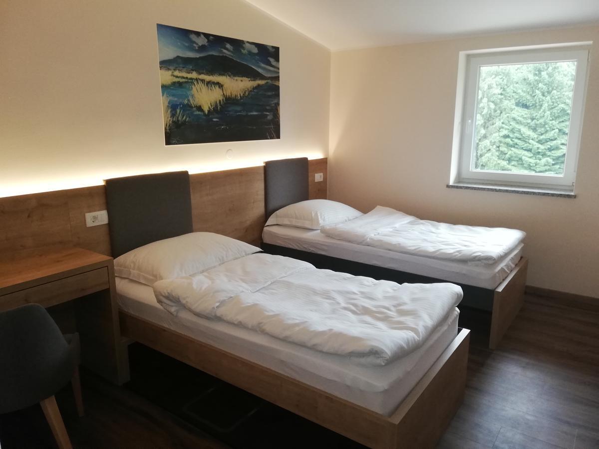 Gostilna S Prenocisci Pav Hotell Rakek Eksteriør bilde